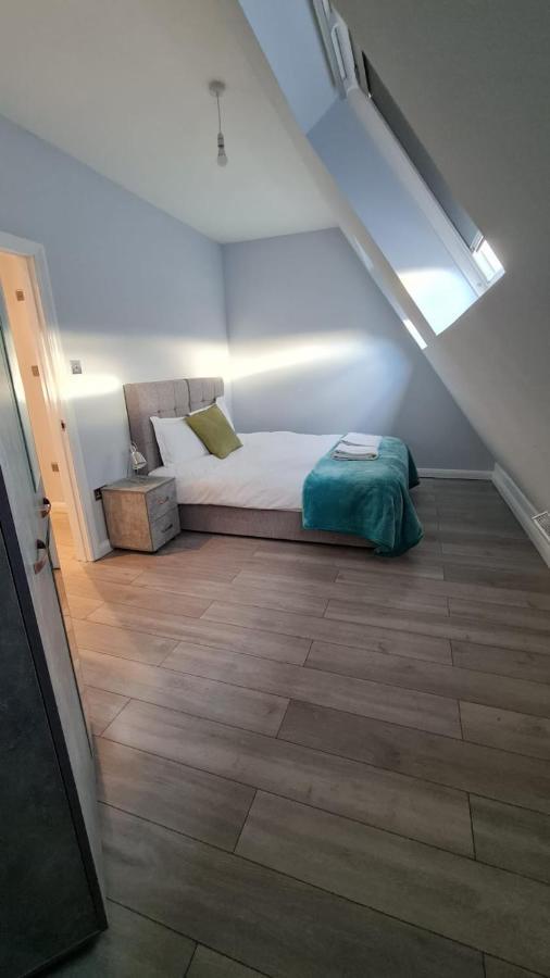 Cosy Flats Near Heathrow, Group Bookings Available With Parking Space Hounslow Exterior foto
