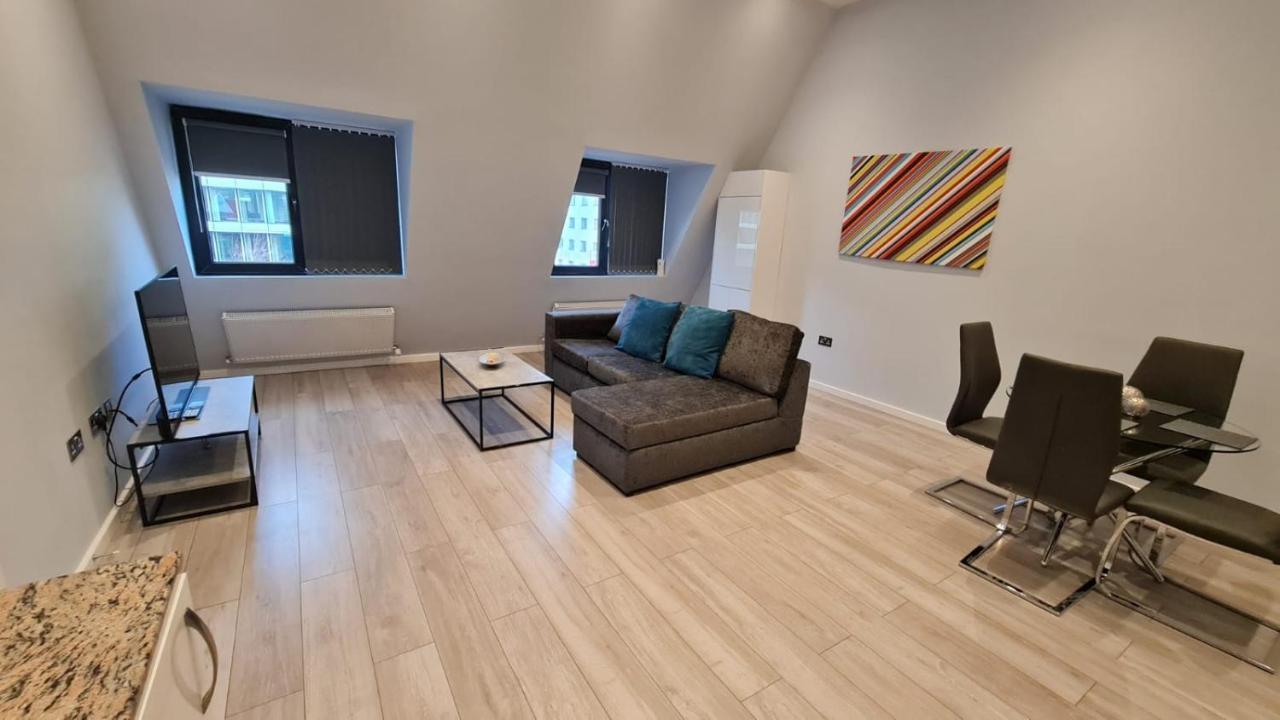 Cosy Flats Near Heathrow, Group Bookings Available With Parking Space Hounslow Exterior foto
