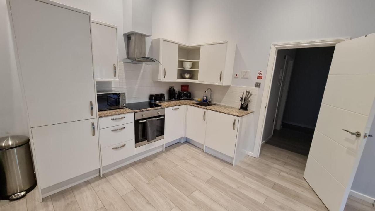 Cosy Flats Near Heathrow, Group Bookings Available With Parking Space Hounslow Exterior foto