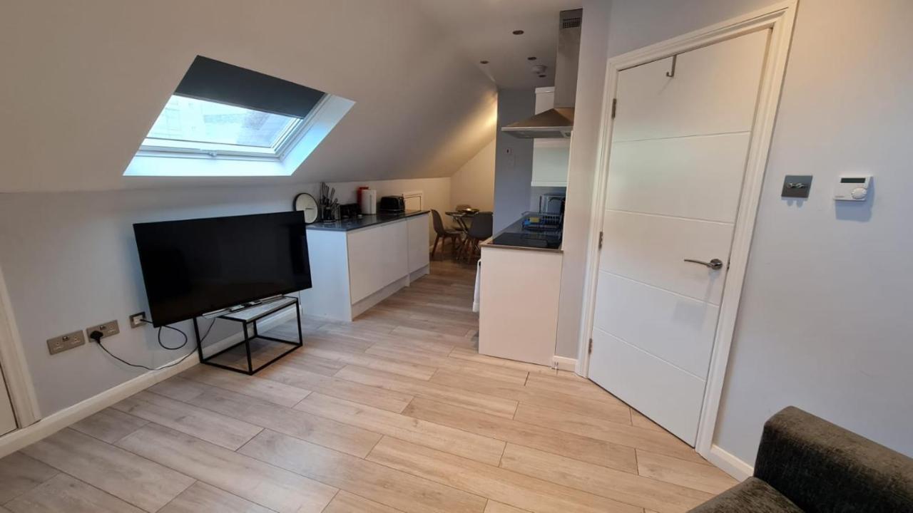 Cosy Flats Near Heathrow, Group Bookings Available With Parking Space Hounslow Exterior foto