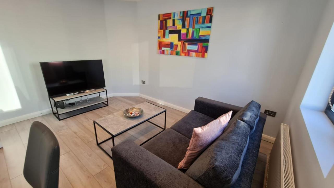 Cosy Flats Near Heathrow, Group Bookings Available With Parking Space Hounslow Exterior foto