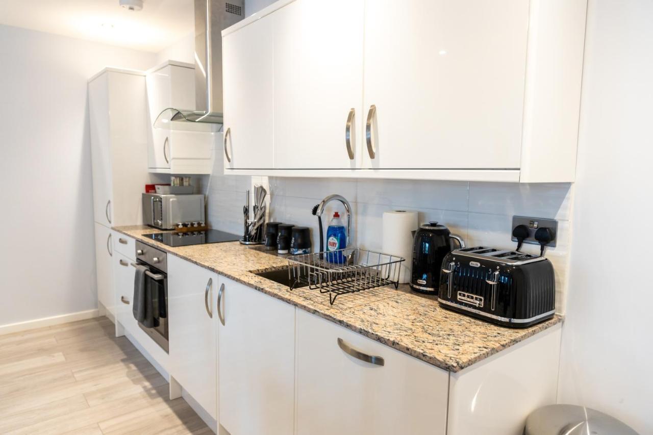 Cosy Flats Near Heathrow, Group Bookings Available With Parking Space Hounslow Exterior foto