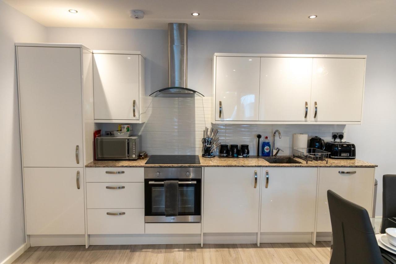Cosy Flats Near Heathrow, Group Bookings Available With Parking Space Hounslow Exterior foto